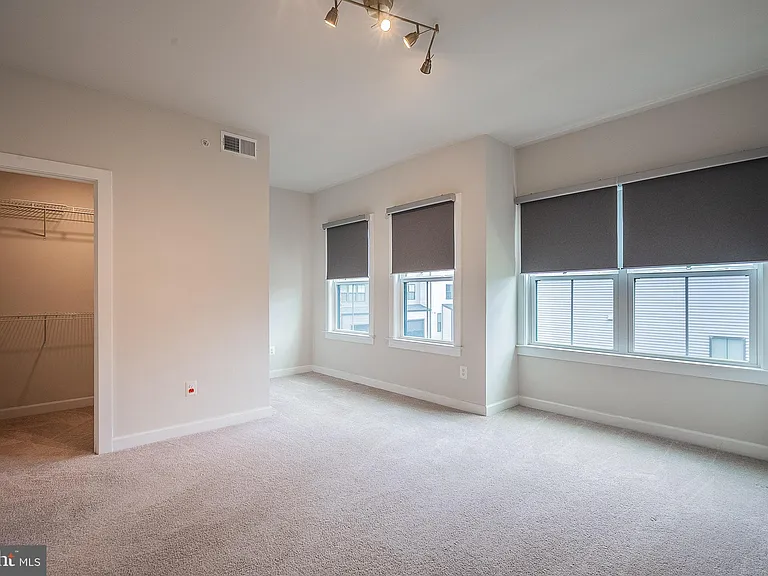 13001 Hattontown Sq — Photo 34