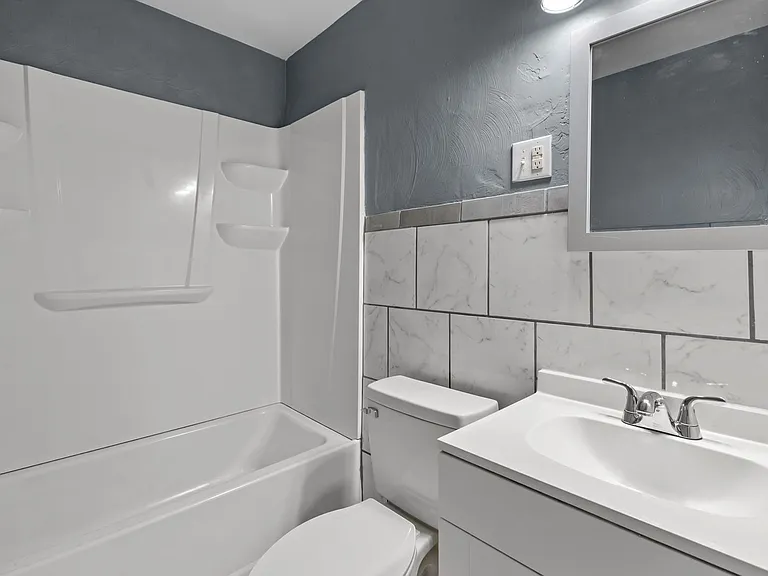 2321 Columbus Ave — Photo 16