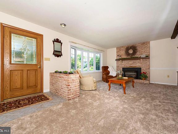 3rd image of 14 Green Lawn Dr