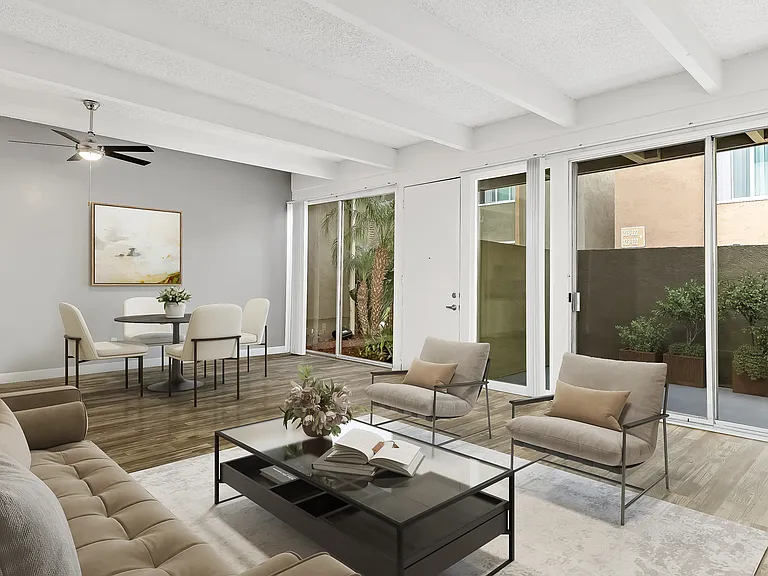 Woodland Hills Apartments — Photo 11