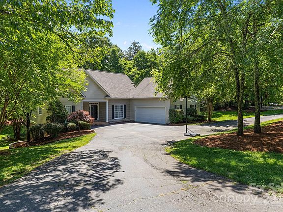 3rd image of 327 Wilby Dr