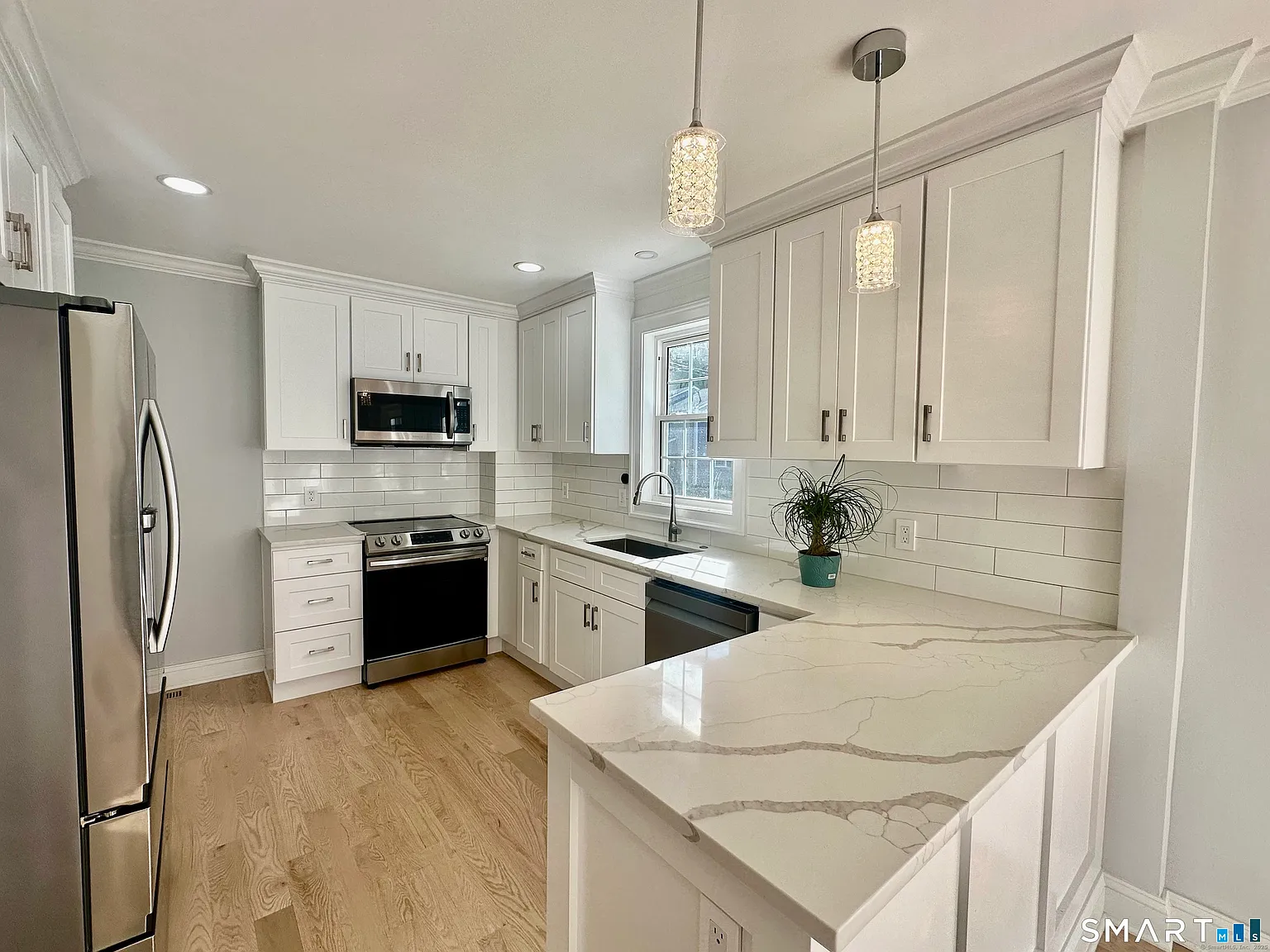 4 bed, 2.0 bath, 1875 sqft, $6,750 — Photo 4