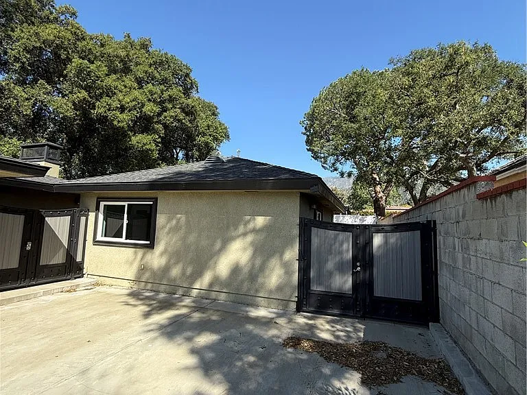 1147 E Lemon Ave — Photo 12
