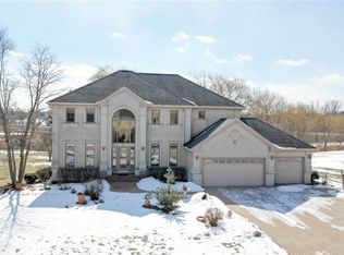 28 Foxtail Rd, Hawthorn Woods, IL 60047