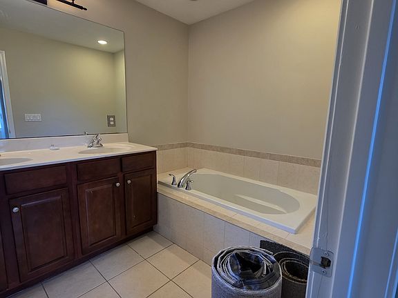 5th image of 1483 Earie Way