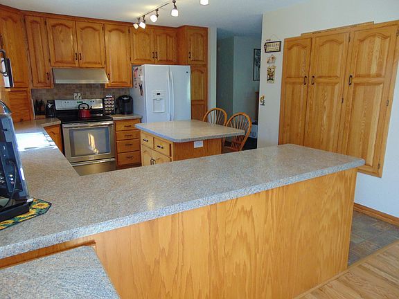 5th image of 307 Elmwood Dr