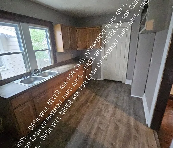 420 Rosewood Ter — Photo 5