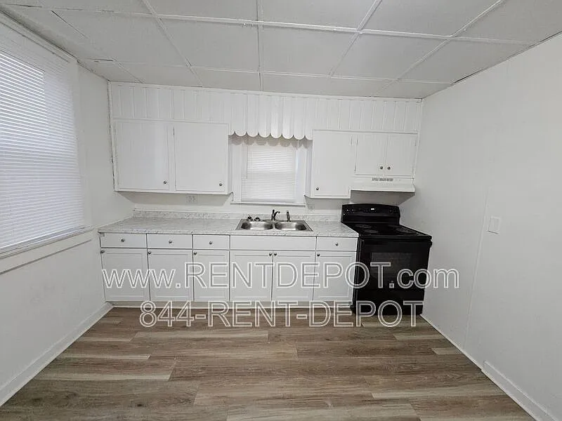 Building Photo - 109 E Eichel Ave #B