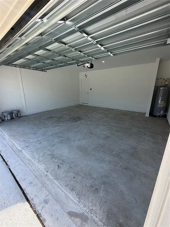 4 bed, 2.5 bath, 1874 sqft, $2,100 — Photo 4