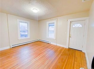 26 Flower St, Manchester, CT 06040