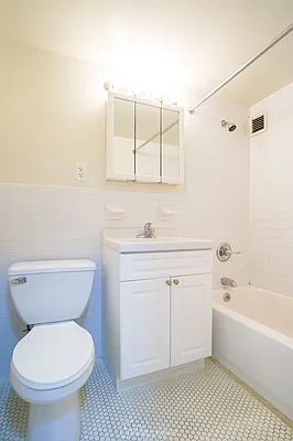 Rented by City Connections Realty | media 33