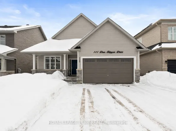 111 Dun Skipper Dr, Ottawa, ON K1X 0G1