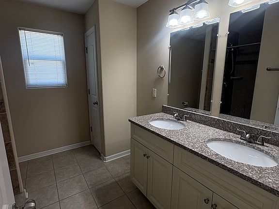 5th image of 1112 Sir Gawaine Dr #1