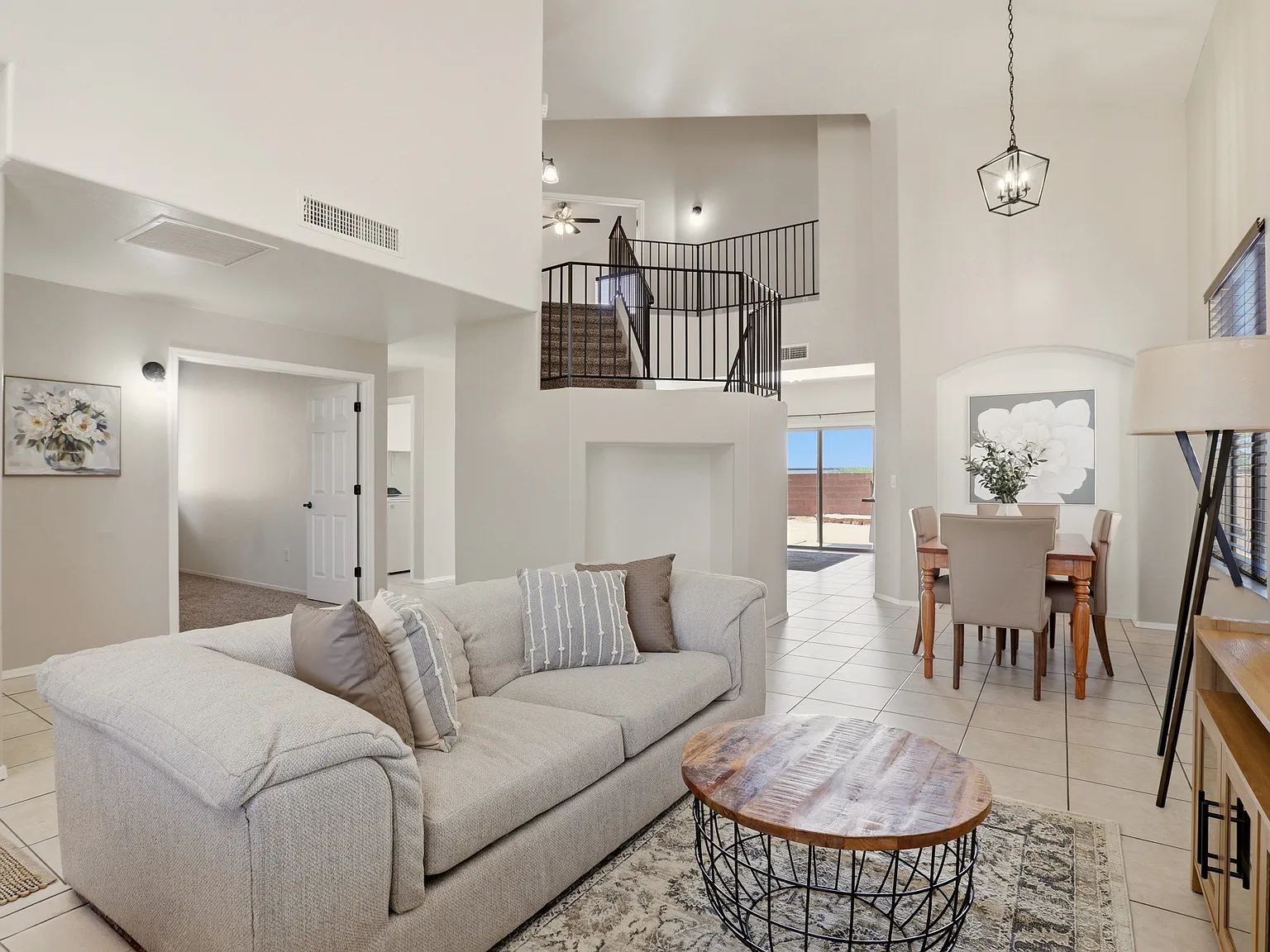 5 bed, 2240 sqft, $2,500 — Photo 2
