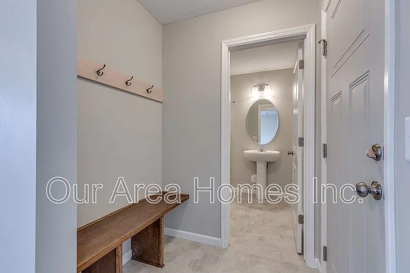 3 bed, 3.0 bath, 1750 sqft, $1,949 — Photo 3