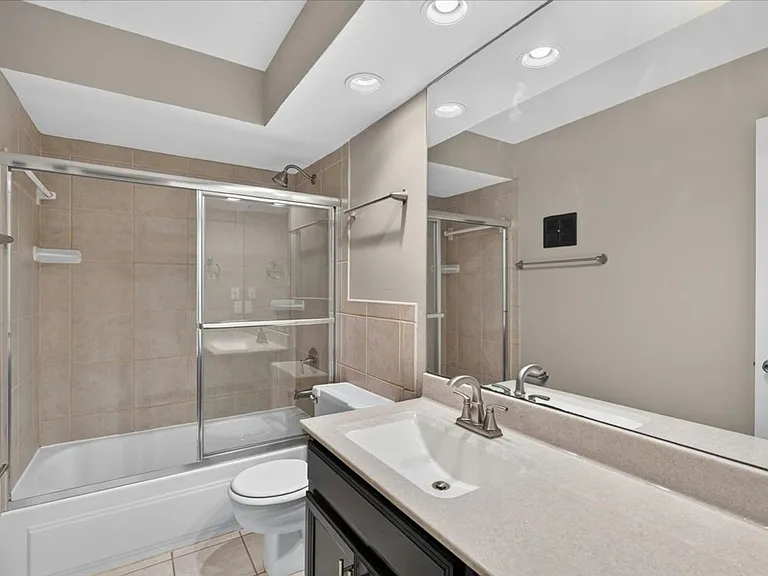 4355 Maryland Ave #202 — Photo 13