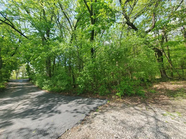 27726 W Hill Dr, Spring Grove, IL 60081