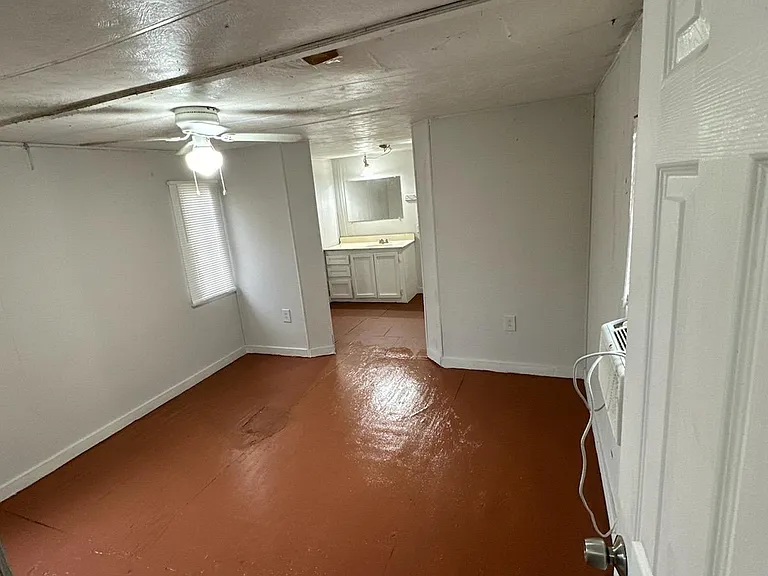 1506 Blakely Ave — Photo 3