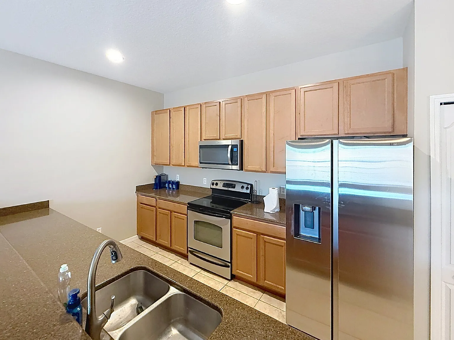 4 bed, 3.0 bath, 1884 sqft, $2,600 — Photo 4