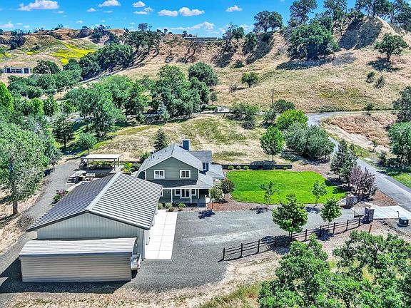 4th image of 3685 Wild Oak Trail