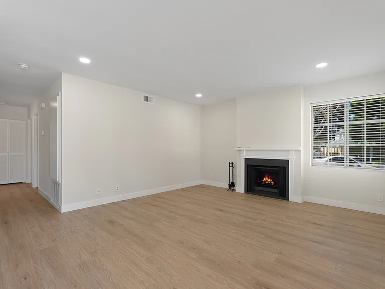 155 Rockwood — Photo 12