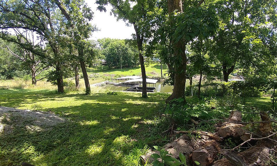 1st image of 1611 NE Lakeshore Dr