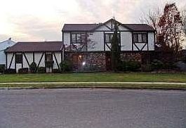 Beautiful curb appeal, NYC bus Quiet, Pvt Cul-de-sac. POOL. Motivated sellers