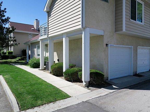 2nd image of 1439 W Spinnaker Row