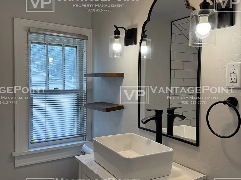 112 Cleveland St — Photo 17