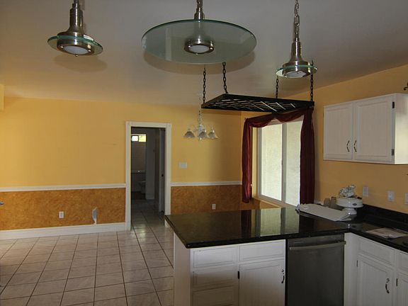 4th image of 1740 N Harris Dr