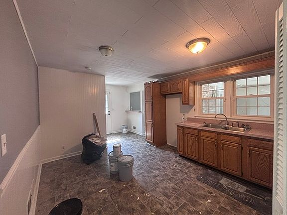 5th image of 814 Flicker Rd