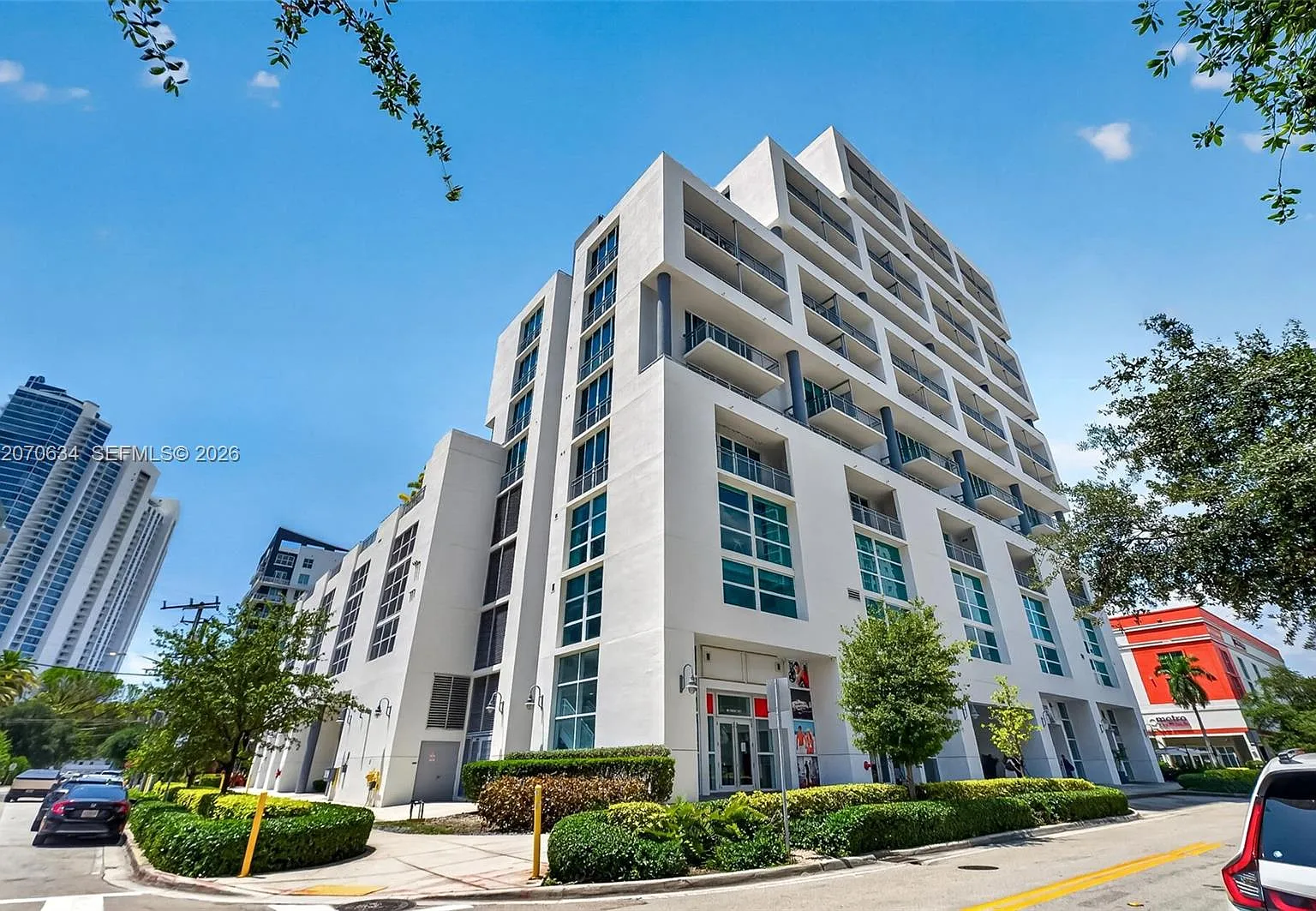 City 24 Condo — Photo 1