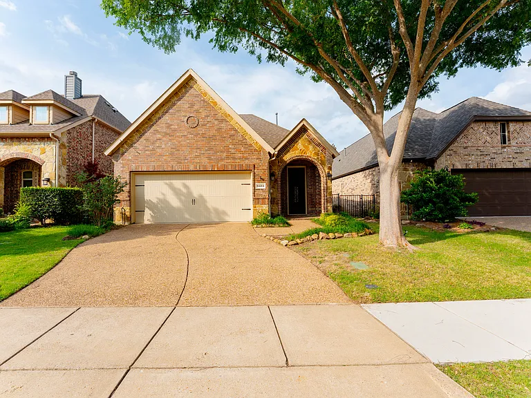 9404 National Pines Dr — Photo 1