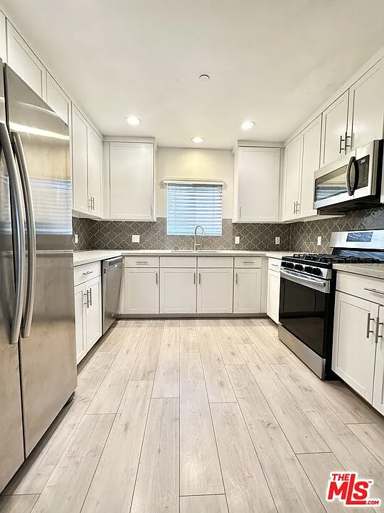3 bed, 2.5 bath, 1600 sqft, $4,095 — Photo 4