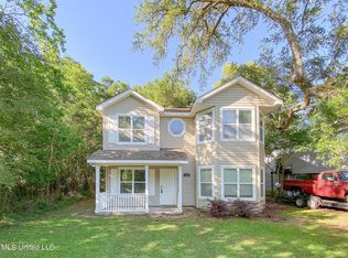 309 Thomas St, Bay Saint Louis, MS 39520