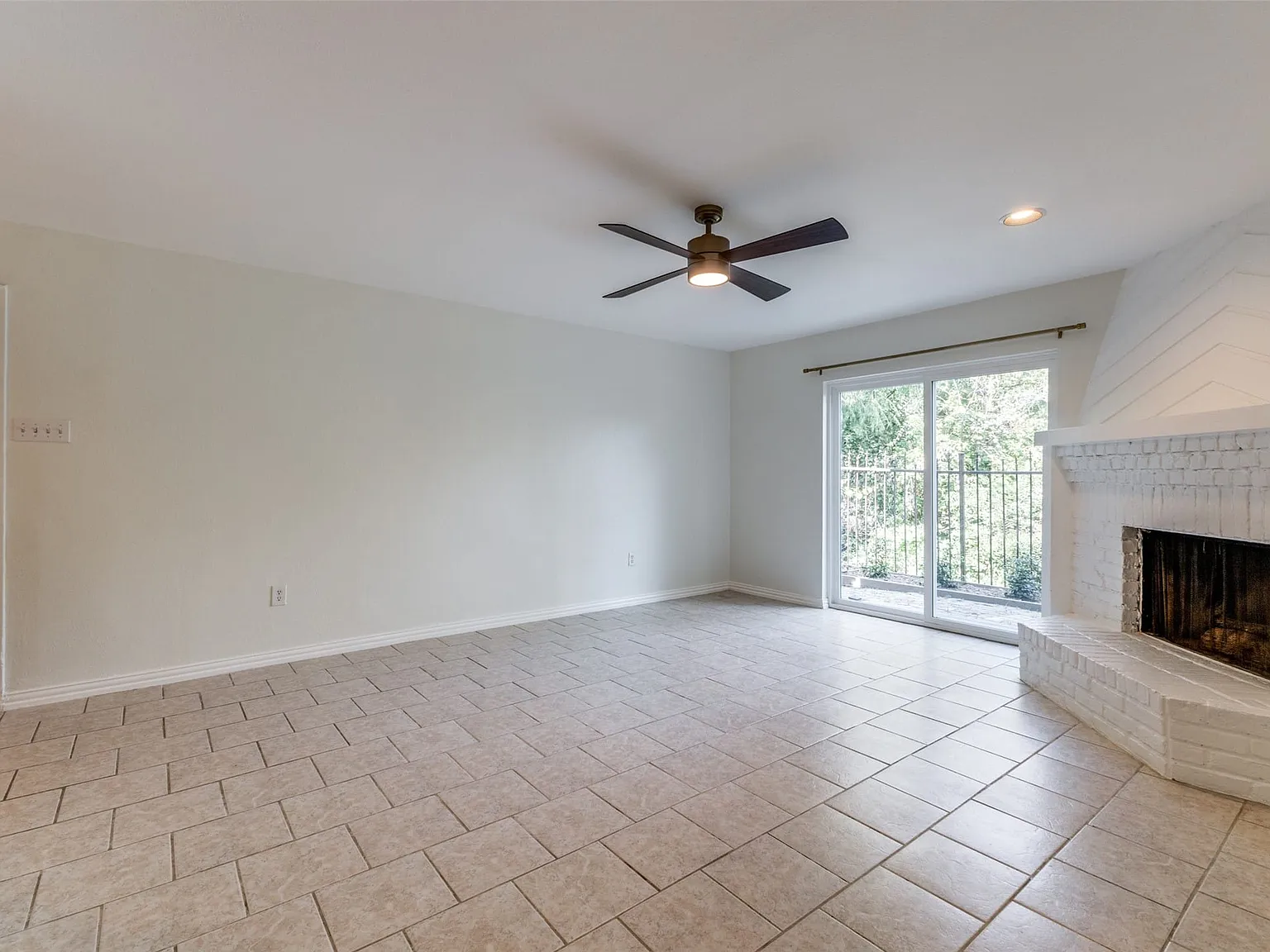 2 bed, 2.5 bath, 1135 sqft, $1,950 — Photo 4