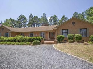 11 Country Club Blvd, Whispering Pines, NC 28327