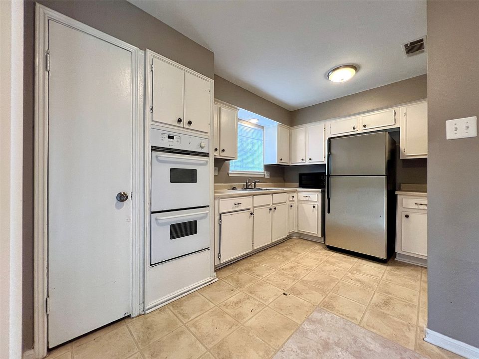 1st image of 12819 Claygate Dr #12819