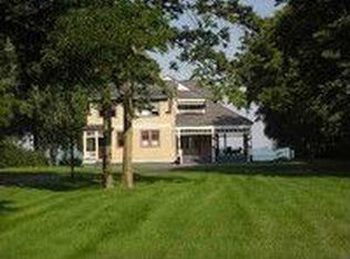 19703 Parke Ln, Grosse Ile, MI 48138