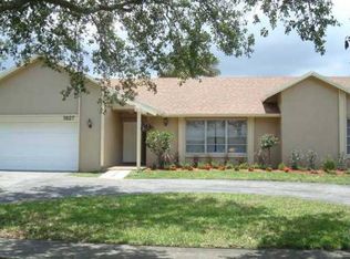 5627 SW 100th Ave, Cooper City, FL 33328