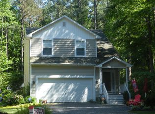 994 Long Point Rd, Hague, VA 22469