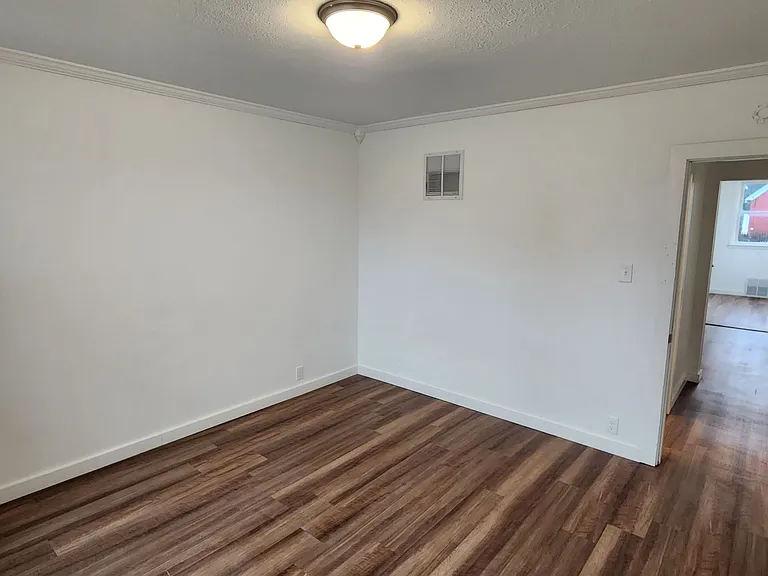 2320 Howe St — Photo 17