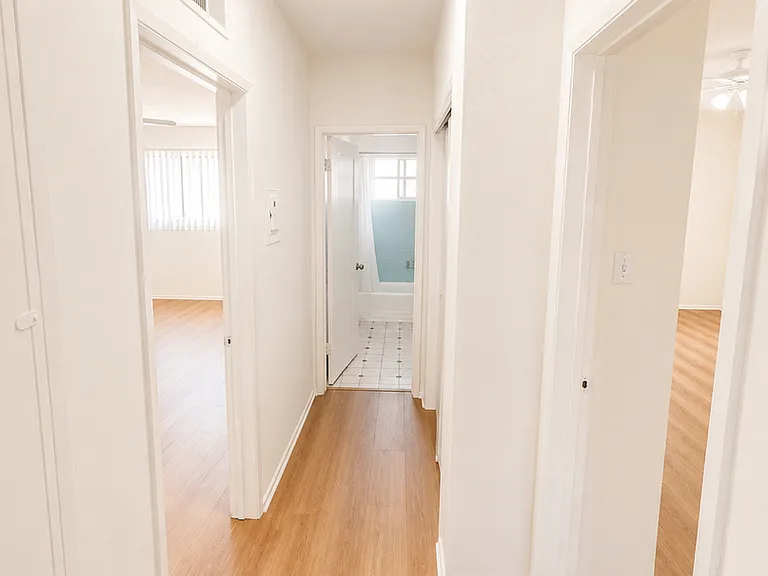 14341 Chandler Blvd — Photo 9