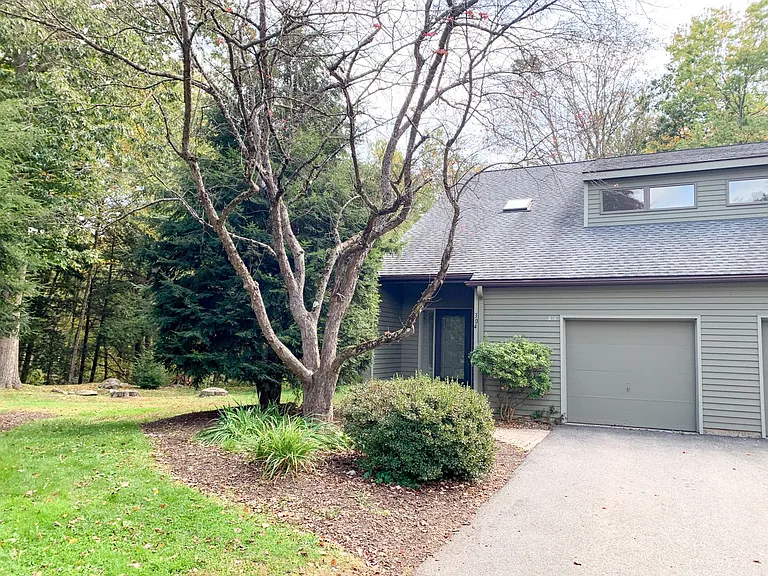 304 Fairway Vlg — Photo 32