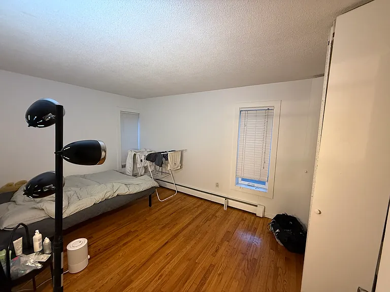526 Putnam Ave — Photo 6