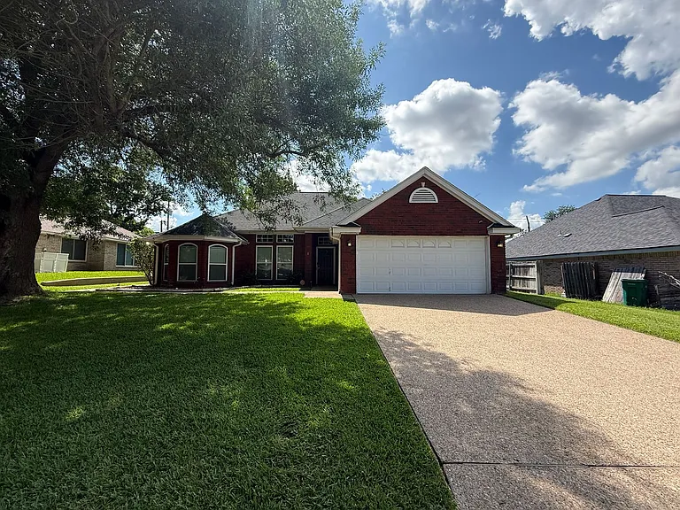 618 Man O War Dr — Photo 2