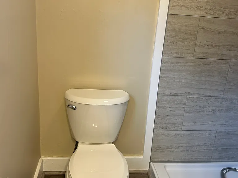 907 E Chocolate Ave #D — Photo 6