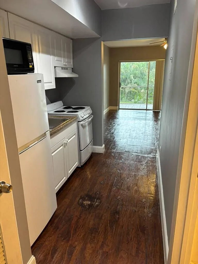 Studio, 1.0 bath, 432 sqft, $1,400 — Photo 1