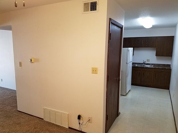 Amber Terrace 1 Bedroom dining room to kitchen