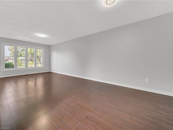 5th image of 84 Homestead Pl